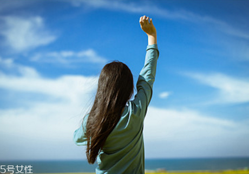 刷完牙吃東西覺(jué)得苦是怎么回事？可能是身體的警示