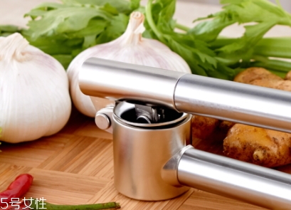 大蒜冰糖水是蒸還是煮？來(lái)看看具體做法