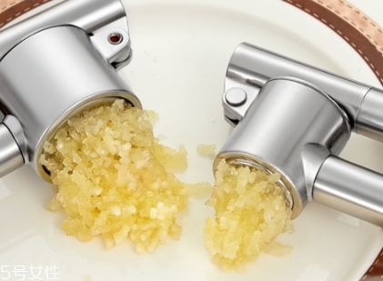 大蒜冰糖水是蒸還是煮？來(lái)看看具體做法