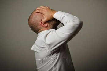 經(jīng)常性頭暈頭痛怎么辦？這些食物千萬別吃