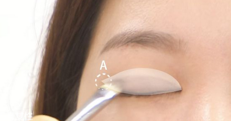 眼線液哪個牌子好用不暈染？眼角下垂畫眼線圖解 