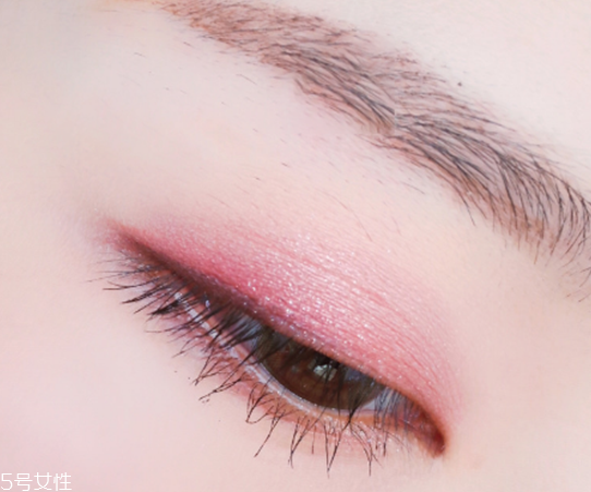 適合畫桃花妝的眼影有哪些？單眼皮桃花妝畫法步驟