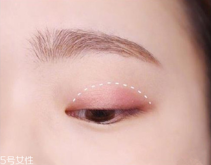 適合畫桃花妝的眼影有哪些？單眼皮桃花妝畫法步驟