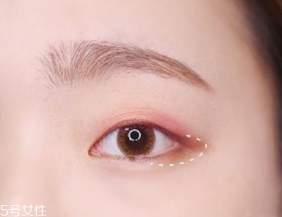 適合畫桃花妝的眼影有哪些？單眼皮桃花妝畫法步驟