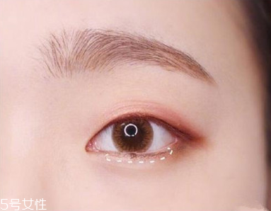 適合畫桃花妝的眼影有哪些？單眼皮桃花妝畫法步驟