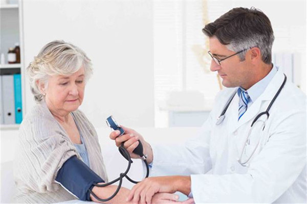 老人得了癌癥怎么安慰 3招穩(wěn)定情緒 老人得了癌癥怎么安慰 3招穩(wěn)定情緒