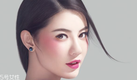 適合畫桃花妝的眼影有哪些？單眼皮桃花妝畫法步驟