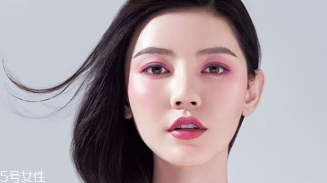 適合畫桃花妝的眼影有哪些？單眼皮桃花妝畫法步驟