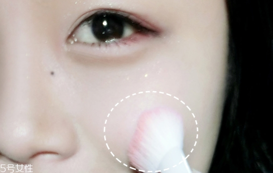 桃花妝的具體畫法步驟 新年脫單桃花妝畫法 桃花妝的具體畫法步驟 新年脫單桃花妝畫法