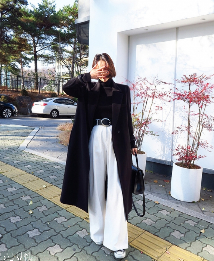 過膝大衣怎么搭配圖片 這樣穿瞬間提升氣場 過膝大衣怎么搭配圖片 這樣穿瞬間提升氣場