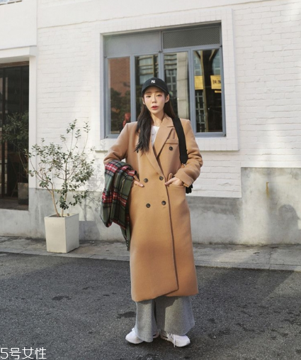 過膝大衣怎么搭配圖片 這樣穿瞬間提升氣場 過膝大衣怎么搭配圖片 這樣穿瞬間提升氣場