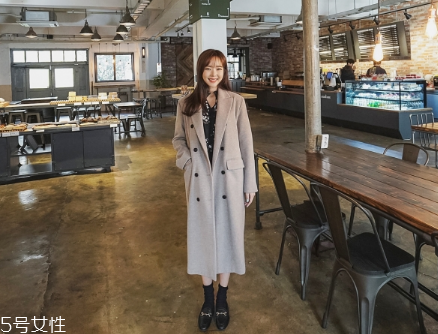 過膝大衣怎么搭配圖片 這樣穿瞬間提升氣場 過膝大衣怎么搭配圖片 這樣穿瞬間提升氣場