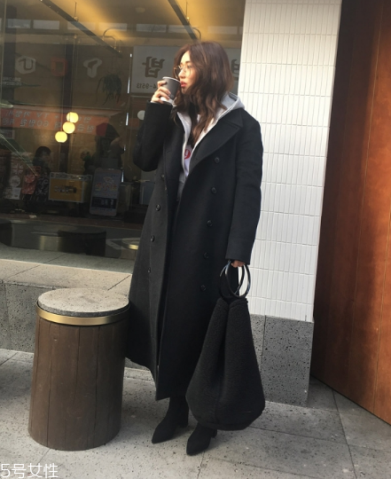 雙排扣大衣怎么搭配？塑造干練女人味