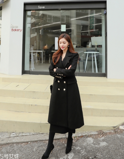 雙排扣大衣怎么搭配？塑造干練女人味