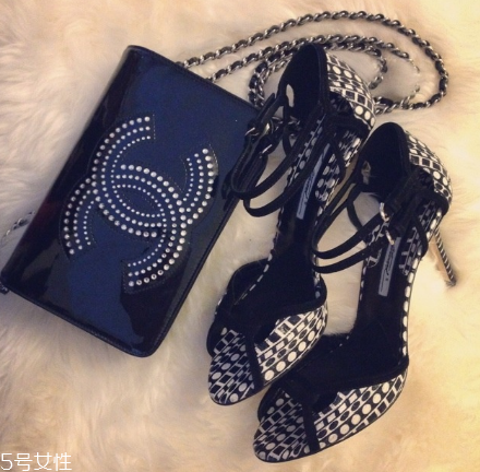 brian atwood是奢侈品嗎？經(jīng)典的維秘t臺戰(zhàn)靴