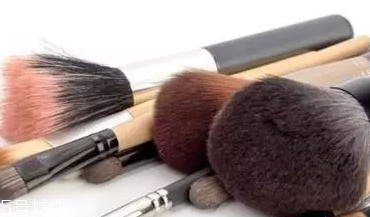 化妝刷濕洗還是干洗？天然毛要干洗