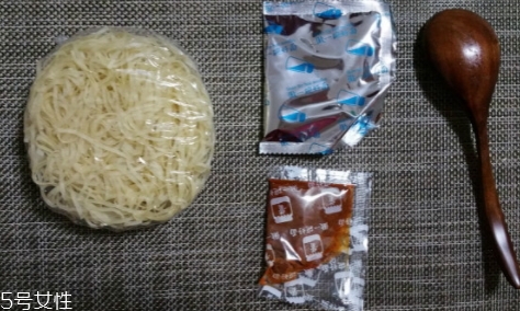 阿寬重慶小面食用方法 和方便面一樣吃 阿寬重慶小面食用方法 和方便面一樣吃