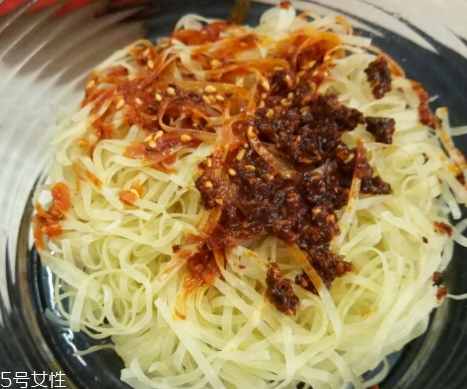 阿寬重慶小面食用方法 和方便面一樣吃 阿寬重慶小面食用方法 和方便面一樣吃