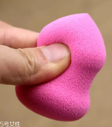 美妝蛋用前要沾濕嗎？美妝蛋不能直接用