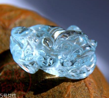 海藍(lán)寶是什么材質(zhì)？別再冤枉它是水晶了