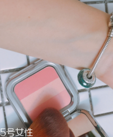 粉底露怎么上妝？底妝刷上妝攻略