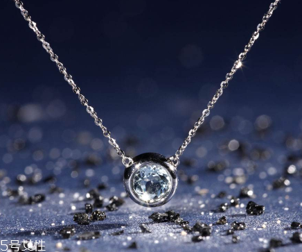 海藍(lán)寶是越透越好嗎？它是海水的化身