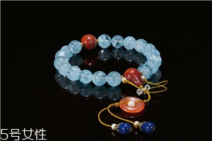 海藍(lán)寶石一克拉多少錢(qián)？沉著勇敢的象征