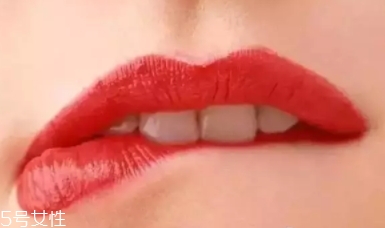 紀梵希和tf口紅哪個好？紀梵希和tomford你選擇哪一支