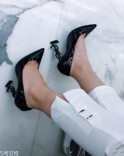 圣羅蘭鞋子多少錢？時(shí)髦的女性都在穿它