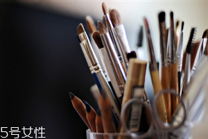 洗化妝刷要用什么洗？選購化妝刷誤區(qū)