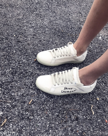 圣羅蘭小白鞋多少錢？絕對(duì)的百搭神器