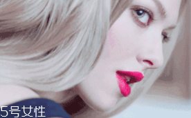 唇膏怎么涂出豐唇？唇中點(diǎn)珠光