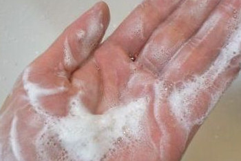 洗澡用沐浴露還是香皂好？請注意沐浴露使用問題