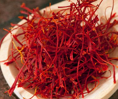 藏紅花泡腳放多少合適？一克藏紅花可泡3-4次