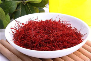 藏紅花泡腳放多少合適？一克藏紅花可泡3-4次