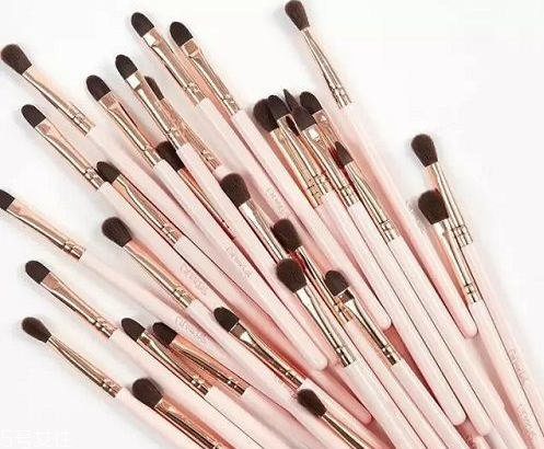 眼影膏和眼影哪個(gè)好用？日常眼影畫法教程