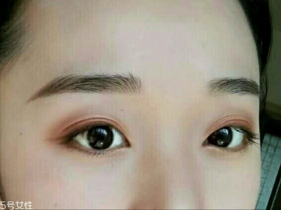 hold live眼影好用嗎？顯色度超贊