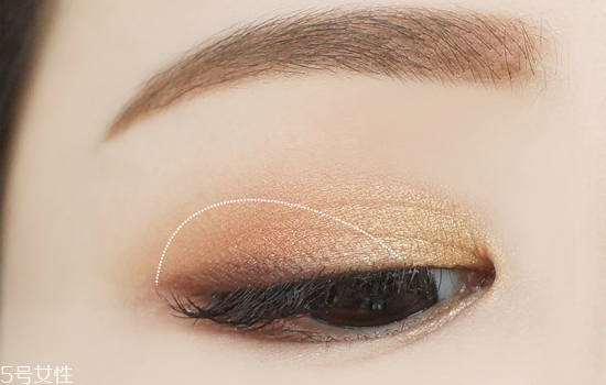 冬天眼影適合什么顏色？黃皮選擇南瓜色的理由