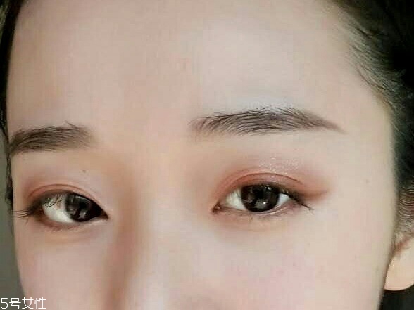 hold live眼影好用嗎？顯色度超贊