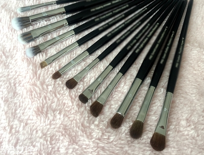 眼影刷和眼影棒哪個值得買？眼影刷水貂毛最好