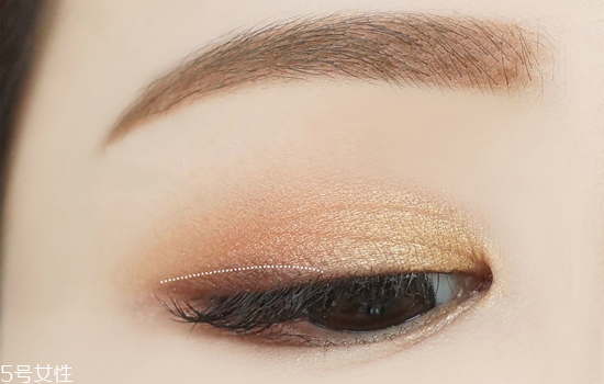 冬天眼影適合什么顏色？黃皮選擇南瓜色的理由