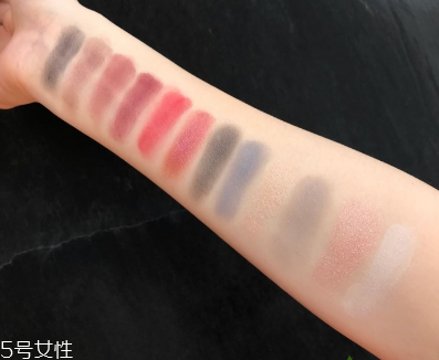 zoeva眼影多少錢？zoeva queens guard眼影盤試色