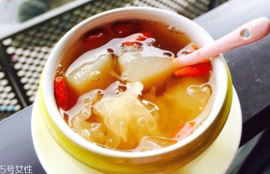 冰糖雪梨是喝水還是吃梨？冰糖雪梨的功效與作用