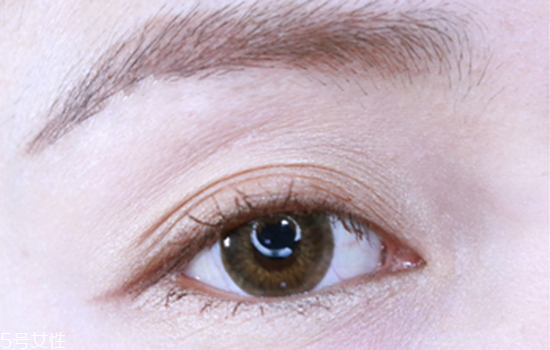 眼影膏和眼影哪個(gè)好用？日常眼影畫法教程