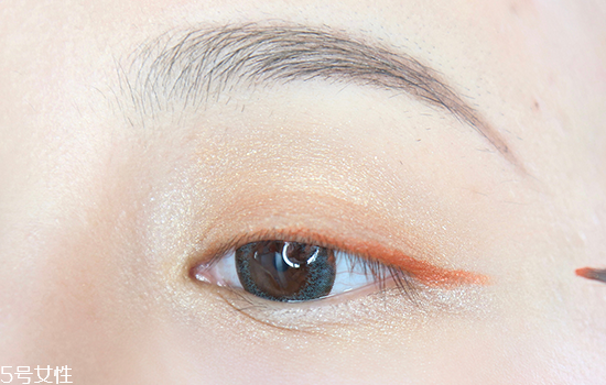 南瓜色眼影怎么畫？南瓜色眼妝畫法教程