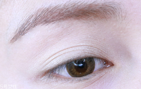 眼影膏和眼影哪個(gè)好用？日常眼影畫法教程