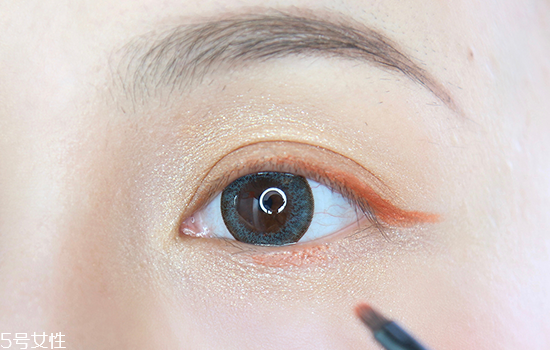 南瓜色眼影怎么畫？南瓜色眼妝畫法教程