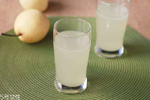 梨子榨汁之后變色了還能喝嗎？怎樣防止梨汁變色？