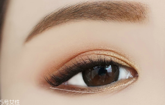 冬天眼影適合什么顏色？黃皮選擇南瓜色的理由