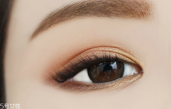 冬天眼影適合什么顏色？黃皮選擇南瓜色的理由